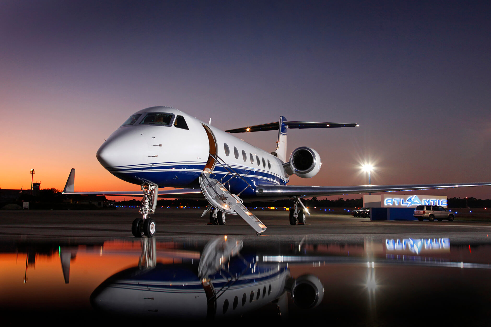 Gulfstream G550 at sunset with airstairs deployed at FBO — mentor pilot type-transition program